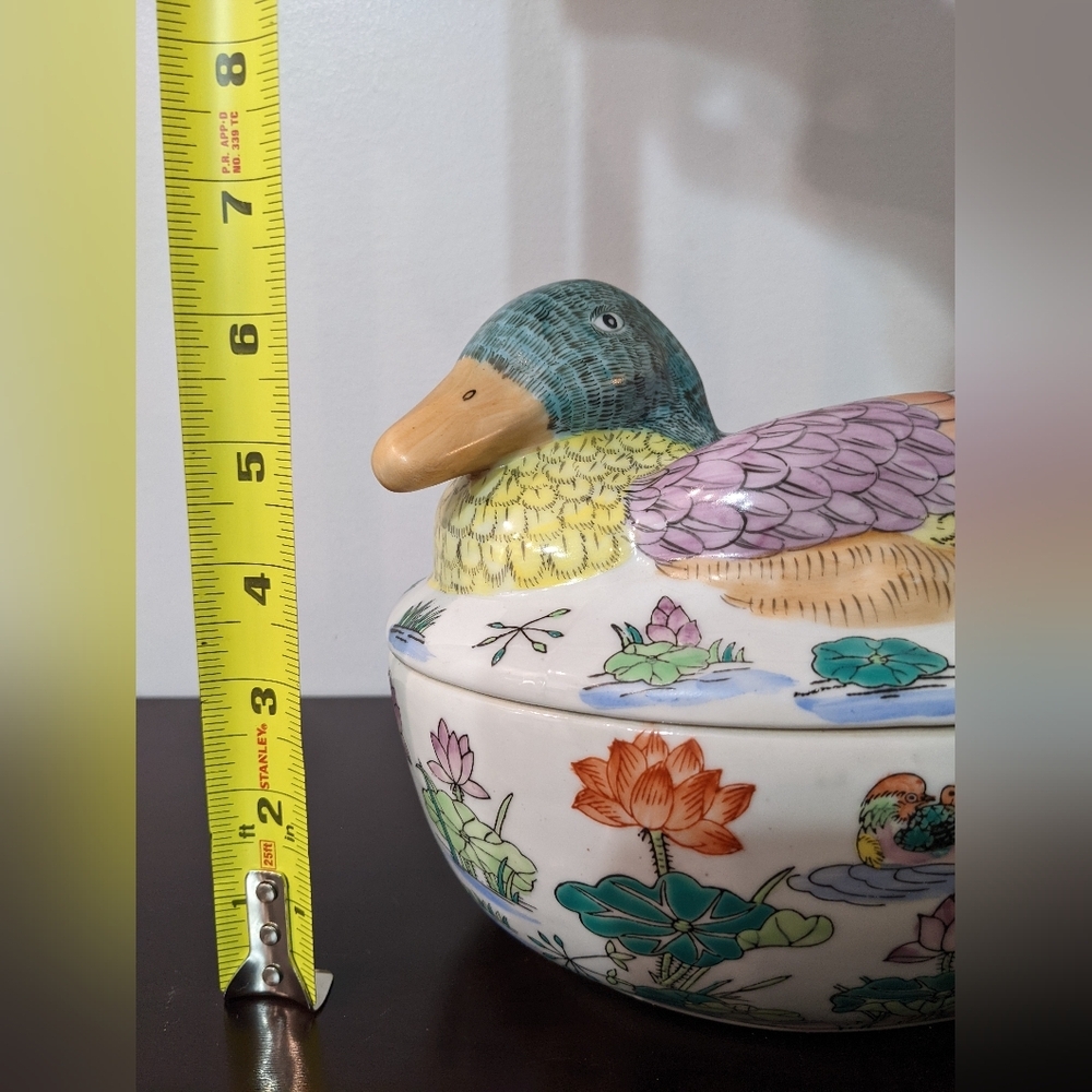 Vintage Chinese Export Hand-Painted Ceramic Nesting Duck Tureen - Picture 3 of 9